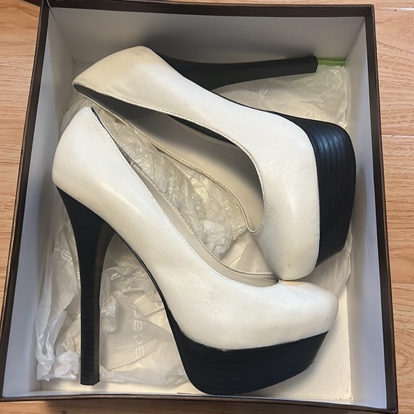 Bebe white and black platform pumps size 7 - Picture 6 of 6